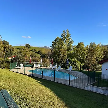 Le Mondarrain Apartment *